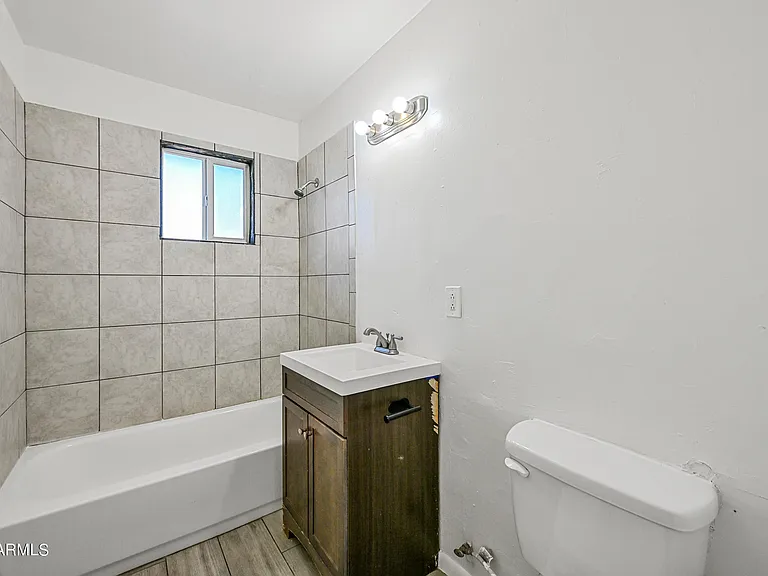 903 N 22nd Pl — Photo 10