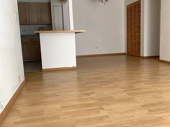 4th image of 16W540 Lake Dr APT 103
