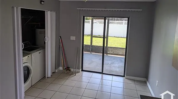 3 bed, 1200 sqft, $1,900 — Photo 2