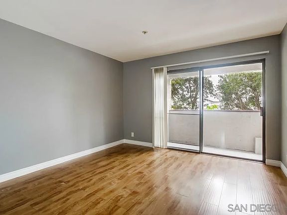 4th image of 4041 Oakcrest Dr Unit 207