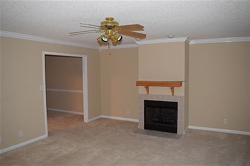 3rd image of 2565 Emerald Ct