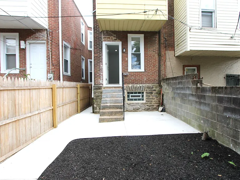 103 E Coulter St — Photo 31