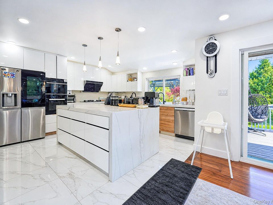 3 Katonah Place, Dix Hills, NY 11746 | MLS #994910 | Zillow