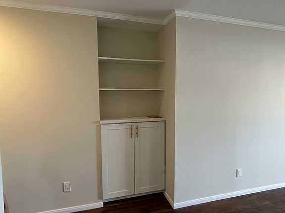 3rd image of 6255 Woodman Ave APT 205