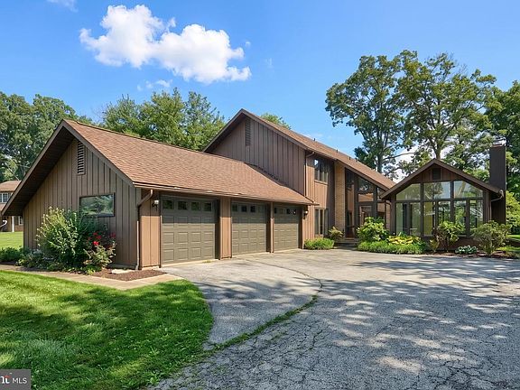4th image of 3790 Laurel Ln