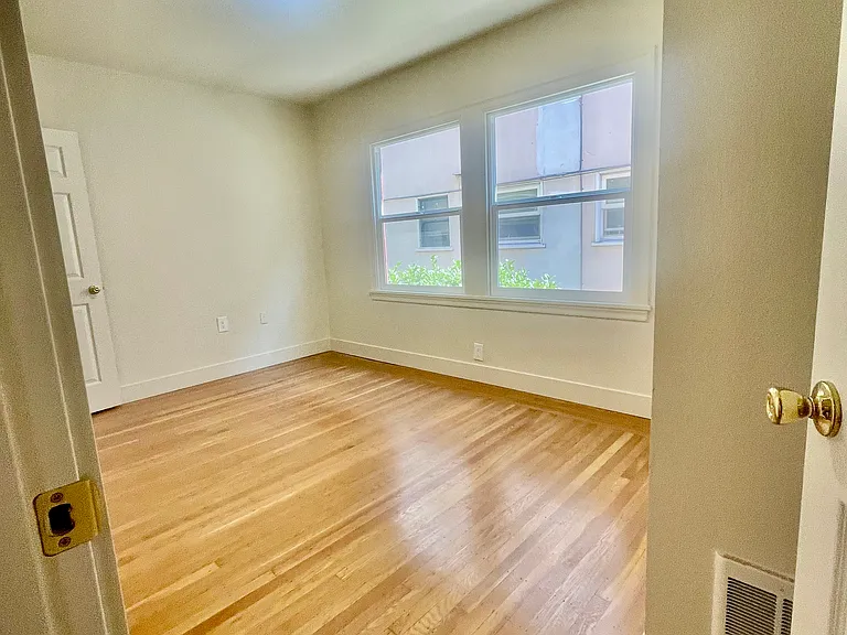 2125 Hearst Ave — Photo 14