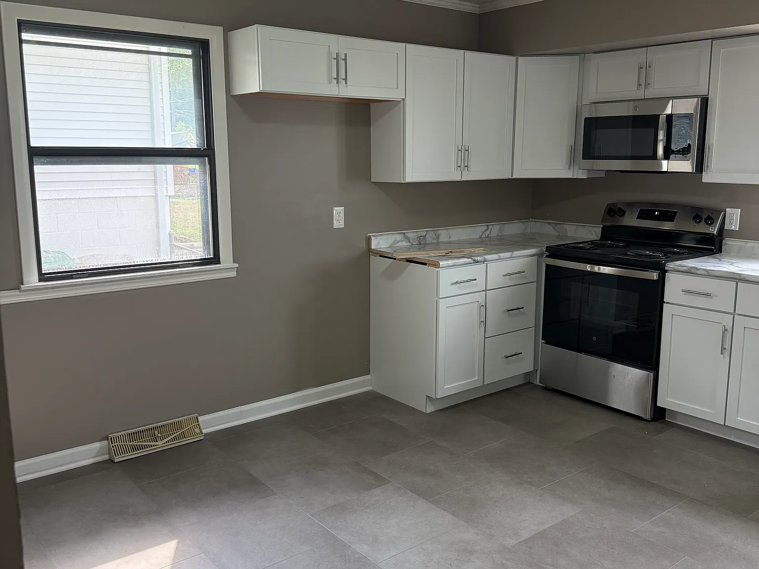 3 bed, 1374 sqft, $2,200 — Photo 4
