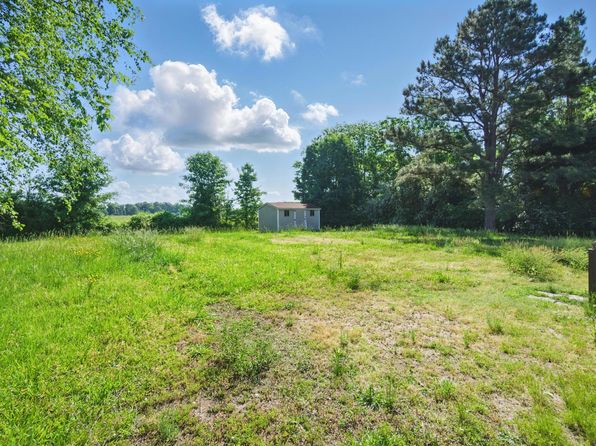 3016 Crystal Lake Dr, Elizabeth City, NC 27909