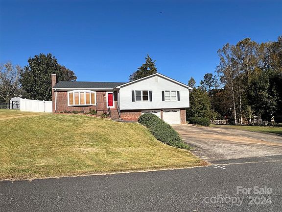 3rd image of 119 Trailwood Dr