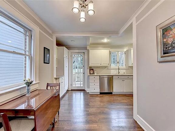 4th image of 750 Martina Dr NE