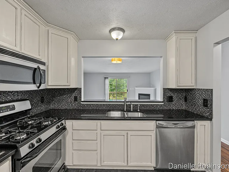 5449 Rivertown Cir SW — Photo 5