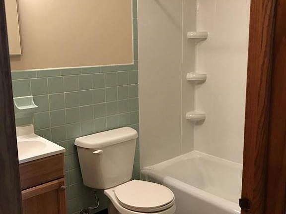 5th image of 428 Dille St