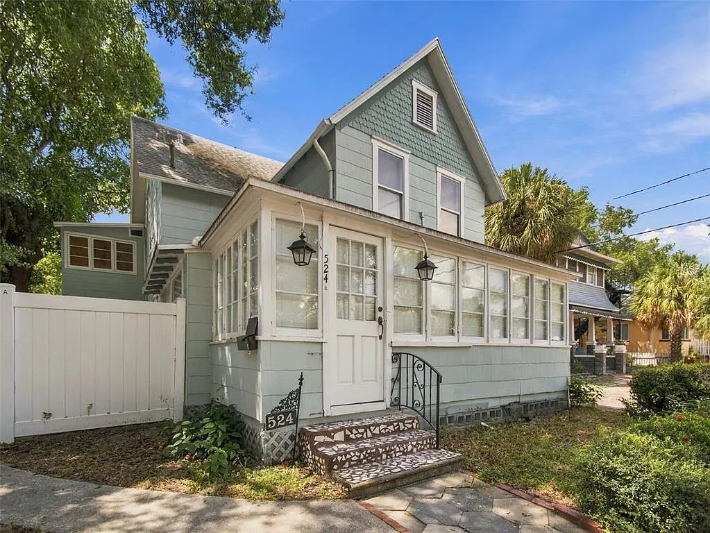 2 bed, 1.5 bath, 925 sqft, $2,695 — Photo 2