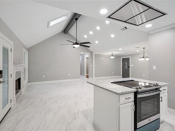 5th image of 31 Hyacinth Dr