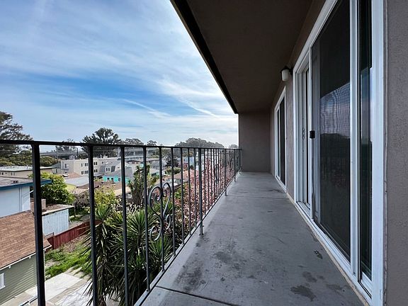 2nd image of 216 San Luis Ave APT 1