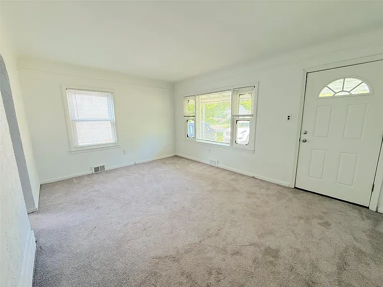 21212 Rensselaer St — Photo 2