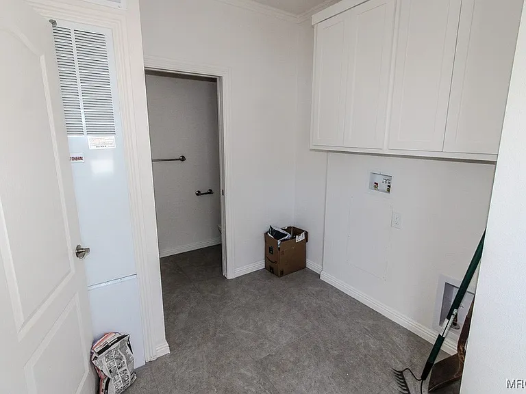 1336 La Crescenta Dr #1 — Photo 33