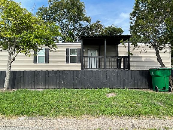 2nd image of 414 N Karnes