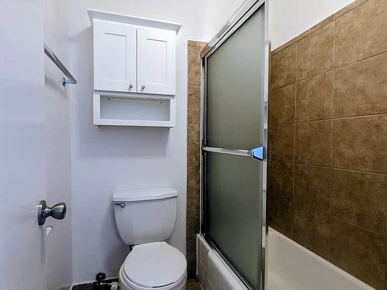 1811 Tamarind Ave — Photo 11