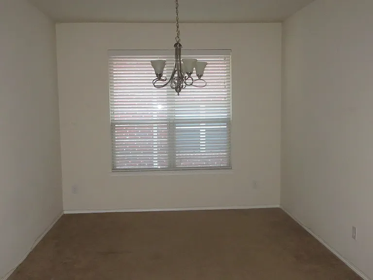 1706 Oak Glen Dr — Photo 7