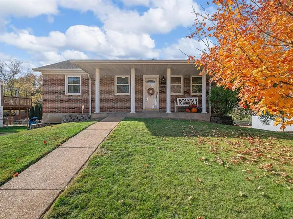 9032 Amona Dr, Saint Louis, MO 63123