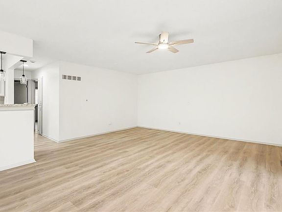 4th image of 10905 Gillette St