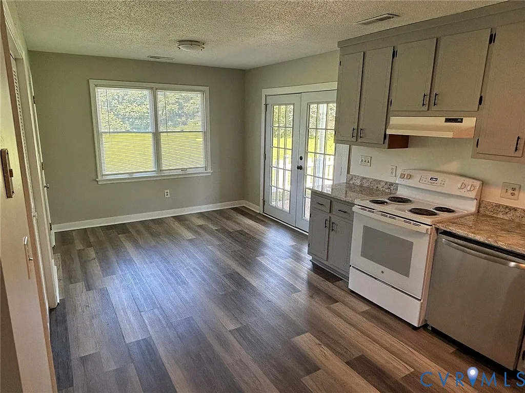 2 bed, 1.5 bath, 1176 sqft, $1,995 — Photo 4
