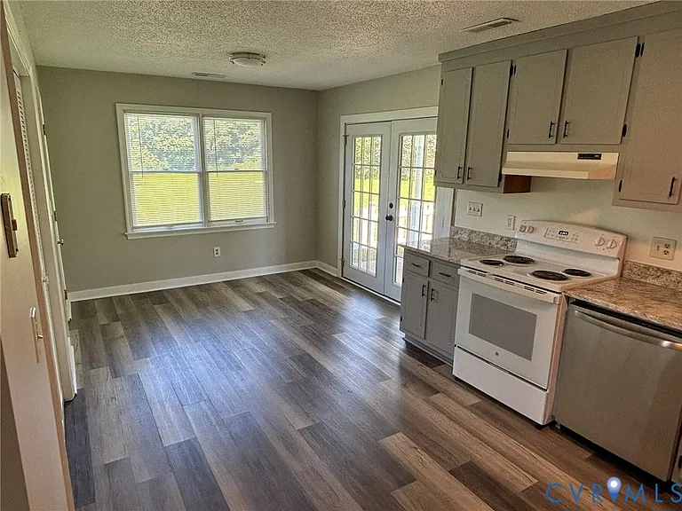8630 Richmond Rd — Photo 4