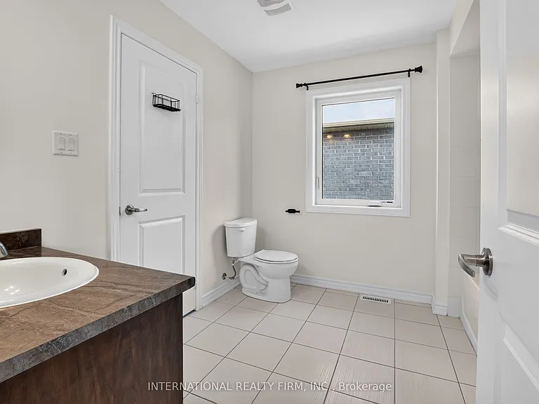 240 Ridley Cres — Photo 27