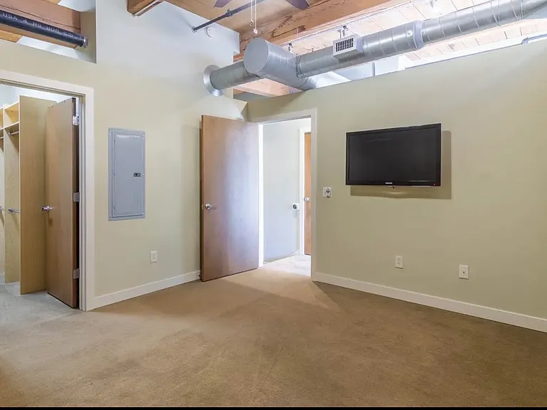 408 W 8th St #807 — Photo 13