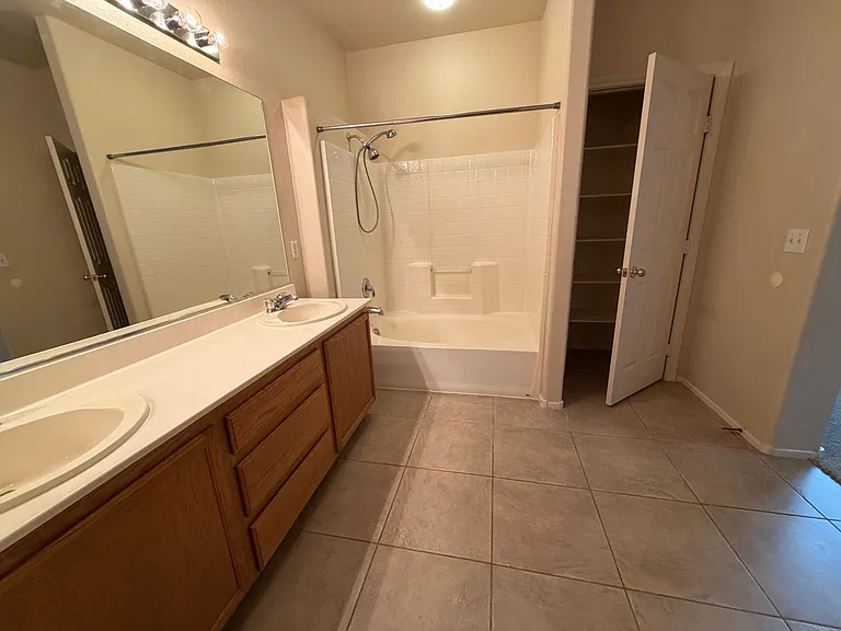 6420 Casamar St — Photo 29