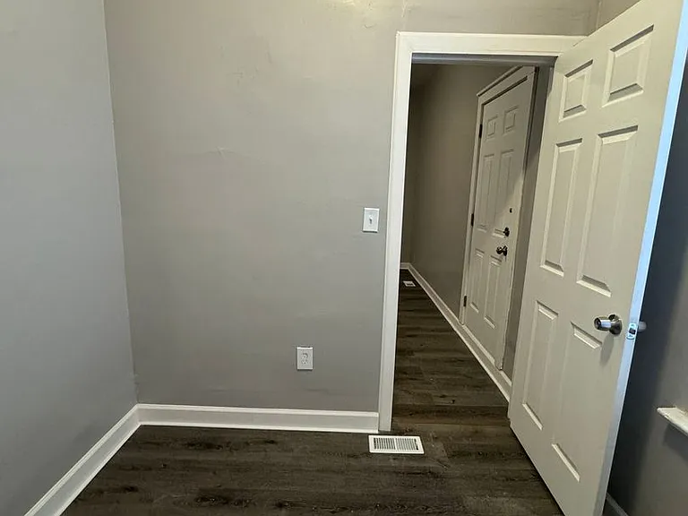 2244 S Spaulding Ave — Photo 9