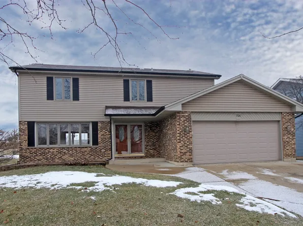 706 N Point Dr, Schaumburg, IL 60193