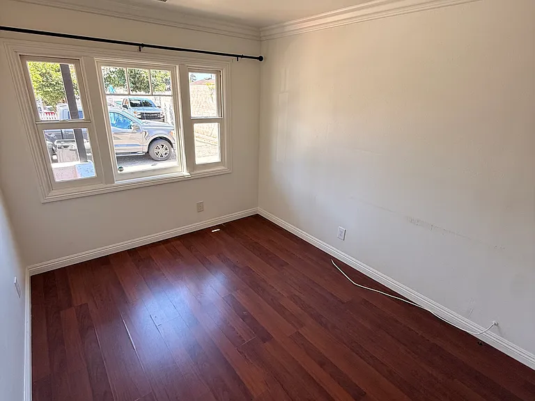 415 W Marietta Pl — Photo 3