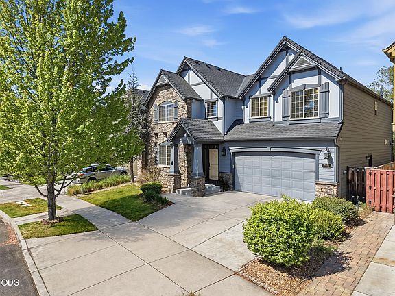 3rd image of 61235 Splendor Ln