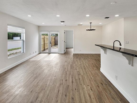 2nd image of 1095 SW 2nd Ave