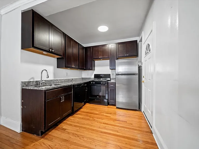 639 W Roscoe St #T1 — Photo 4