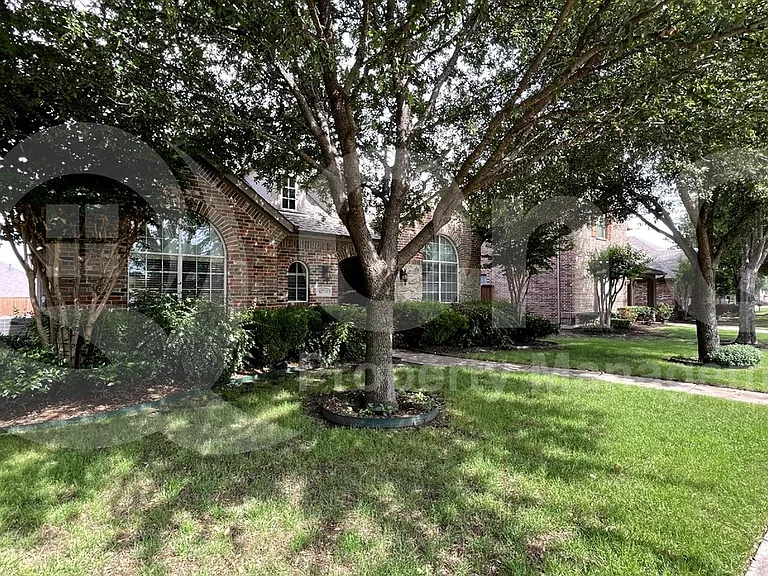 6798 Lee Meadow Dr — Photo 2
