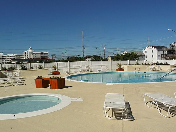 Large Pool & Baby Pool