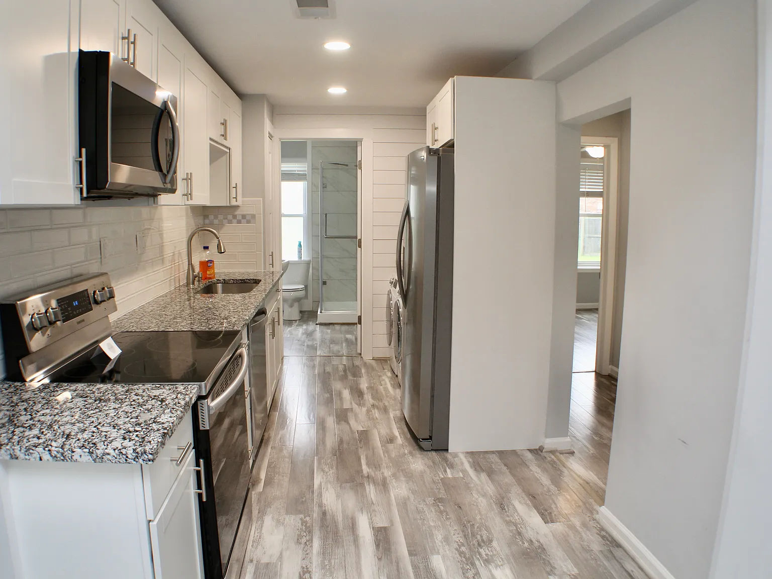 2 bed, 820 sqft, $1,350 — Photo 3