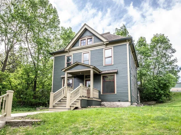 711 2nd St W, Northfield, MN 55057