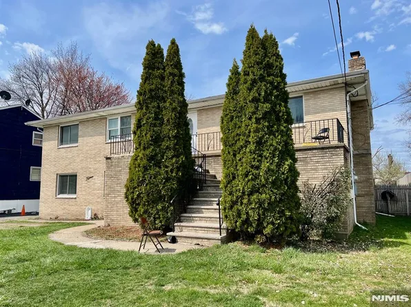 15 Vogt Ln, Little Ferry, NJ 07643