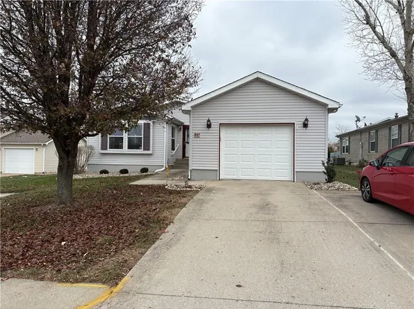907 NE Cherry Ct, Oak Grove, MO 64075