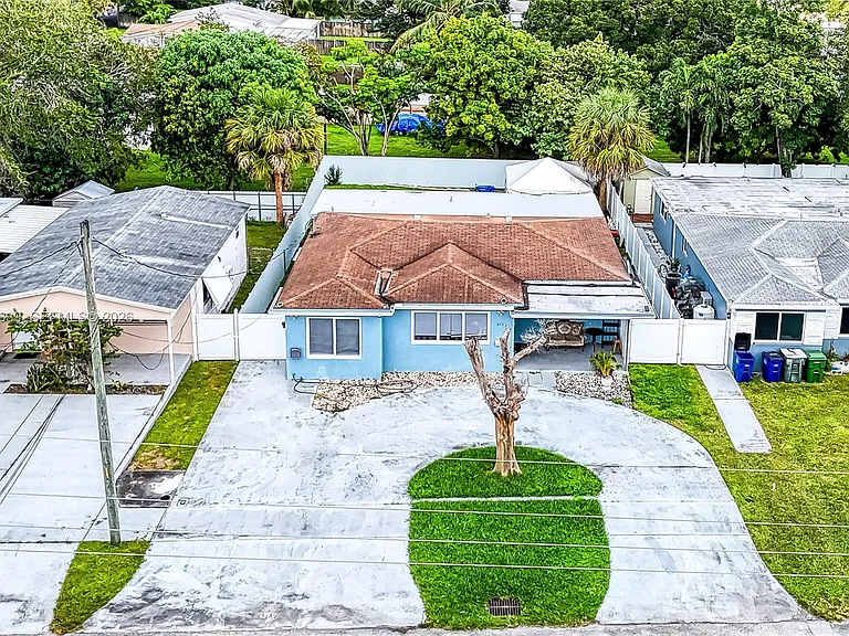 644 SW 7th Ct — Photo 44