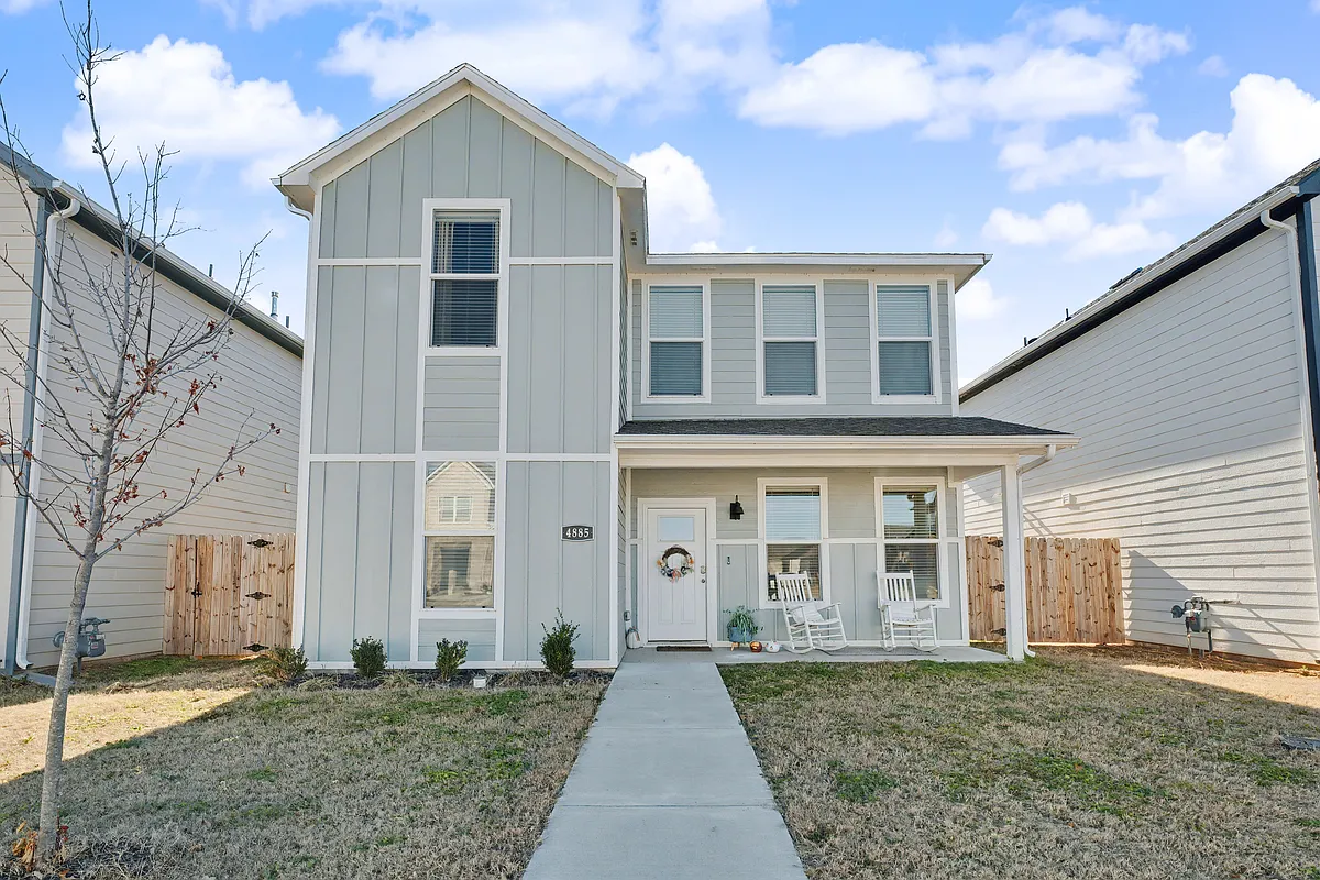 Building Photo - 4885 Triangle St