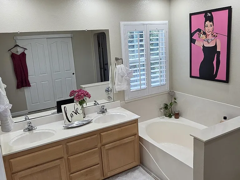 1013 Thompson Cir #1 — Photo 1