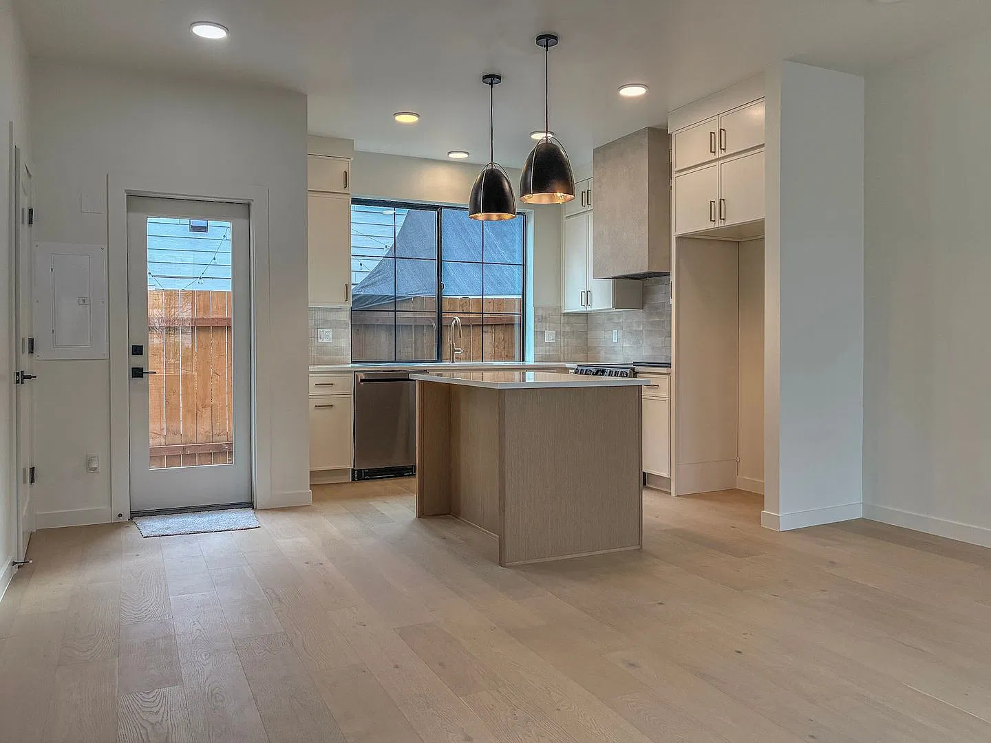 Alberta District Brand New 2 Bedroom Townhome Ready for Move- In — Photo 4