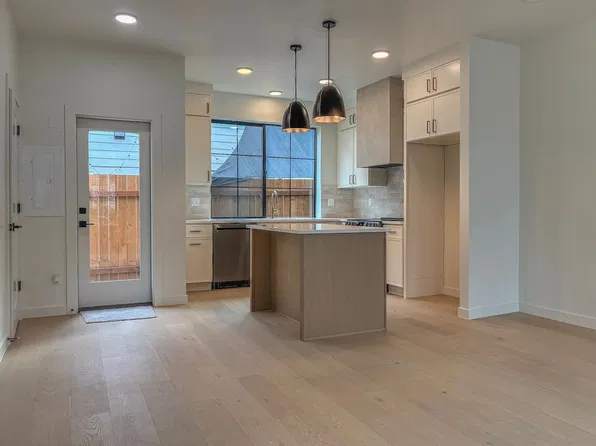 4994 NE 26th Ave Unit 2, Portland, OR 97211