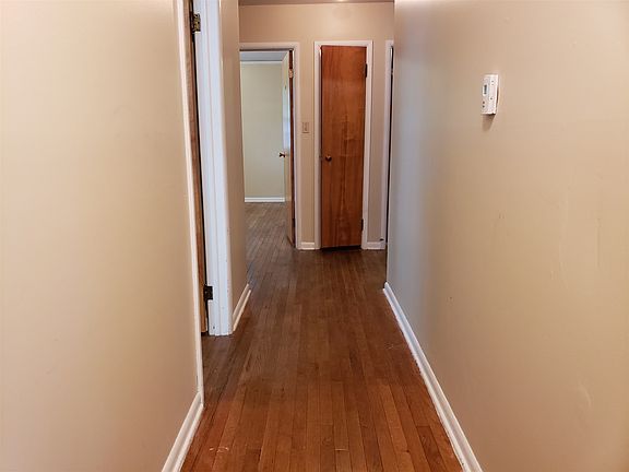3rd image of 401 S Swain Ave