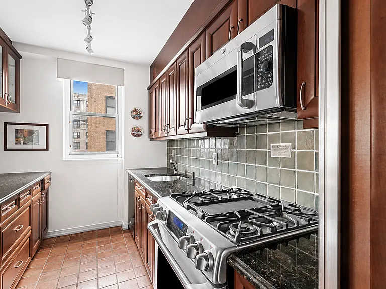 255 W 85th St #10CD — Photo 4